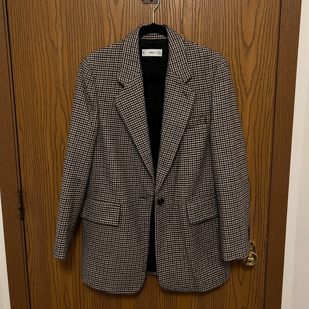 MANGO houndstooth suit blazer.